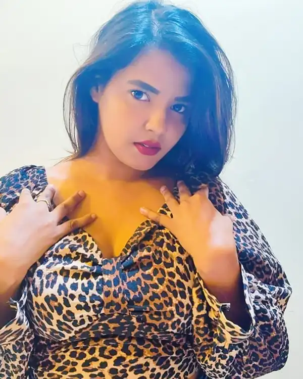 Sakshi vip call girls in Pune